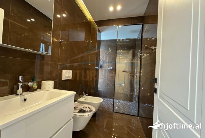 Shtepi me qera Vila Luksoze ne Tirane, 3+1, Mobilimi E mobiluar, Pagesa 3,500  Euro.