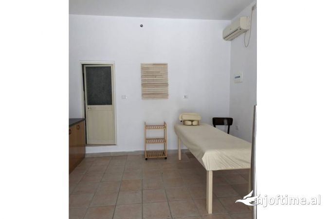 Ambient biznesi me qera 3+1 ne Tirane - 370 Euro