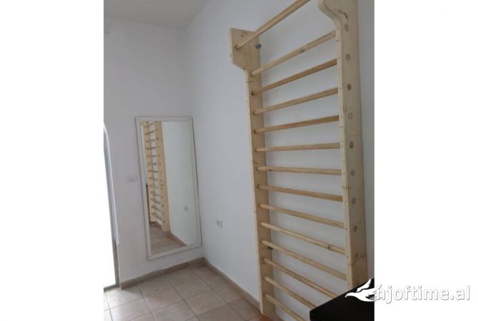 Ambient biznesi me qera 3+1 ne Tirane - 370 Euro