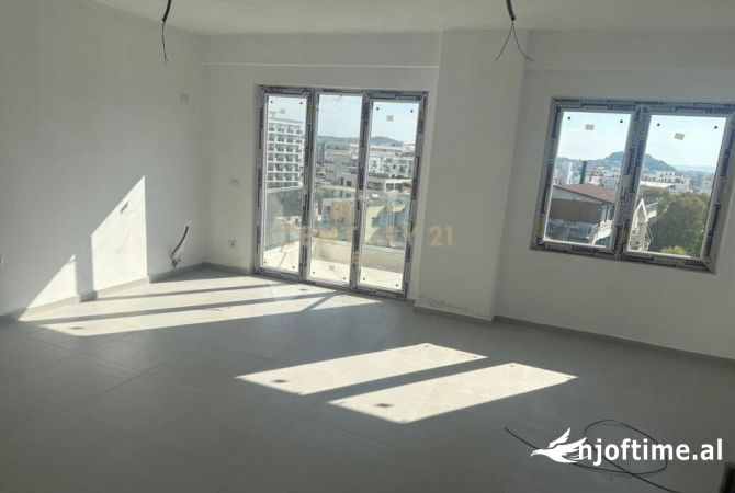 Shtepi ne shitje Apartament ne Durres, 1+1, Mobilimi Bosh, pa mobiluar, Pagesa 125,000  Euro.