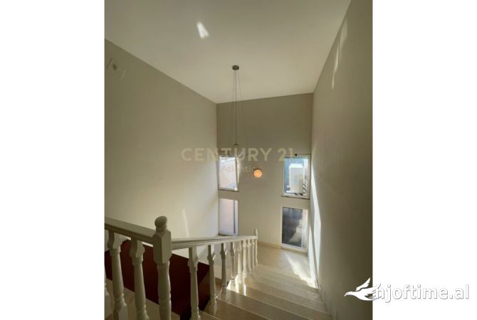 Shtepi ne shitje Apartament ne Durres, 2+1, Mobilimi E mobiluar, Pagesa 195,000  Euro.