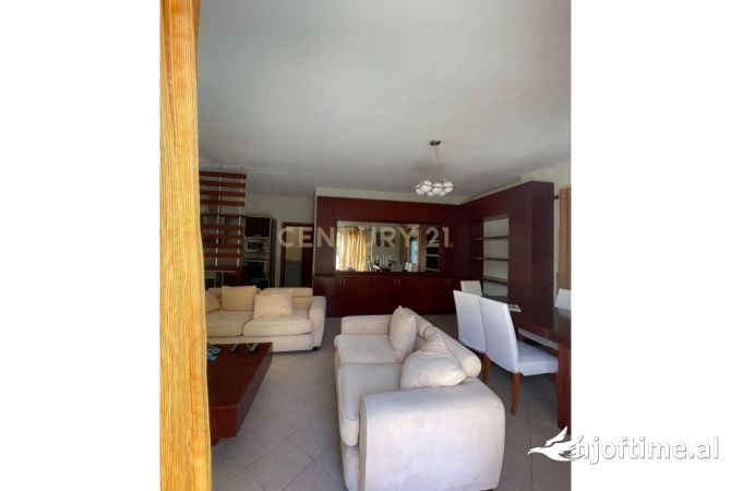 Shtepi ne shitje Apartament ne Durres, 2+1, Mobilimi E mobiluar, Pagesa 195,000  Euro.