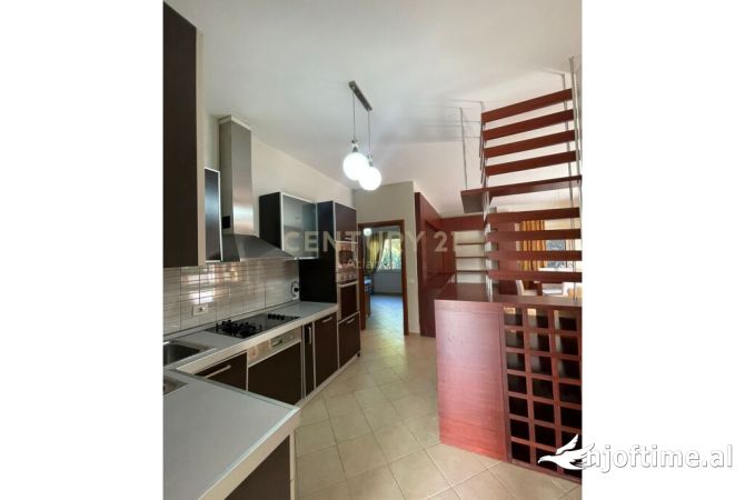 Shtepi ne shitje Apartament ne Durres, 2+1, Mobilimi E mobiluar, Pagesa 195,000  Euro.