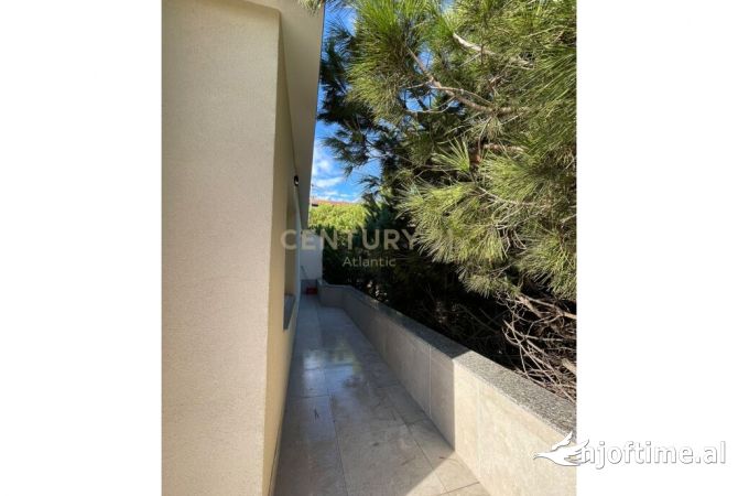 Shtepi ne shitje Apartament ne Durres, 2+1, Mobilimi E mobiluar, Pagesa 195,000  Euro.