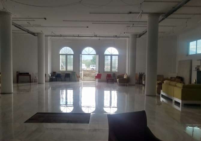 Ambiente Commerciale in Affitto 1+1 a Tirana - 1,800 Euro
