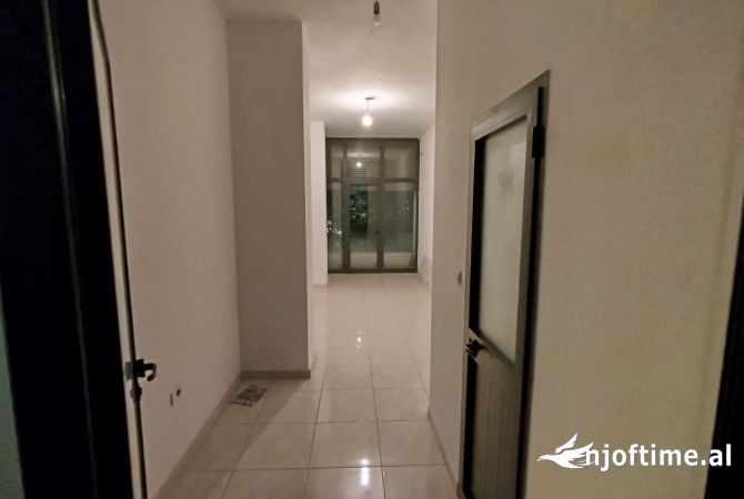 Ambient biznesi me qera 3+1 ne Tirane - 350 Euro