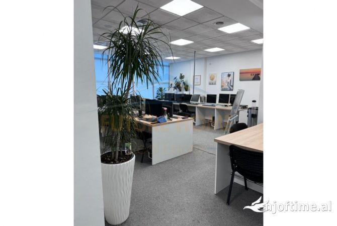 Ambient biznesi me qera 3+1 ne Tirane - 1,600 Euro