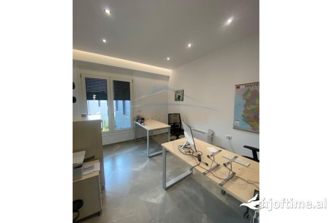 Ambient biznesi me qera 3+1 ne Tirane - 1,300 Euro