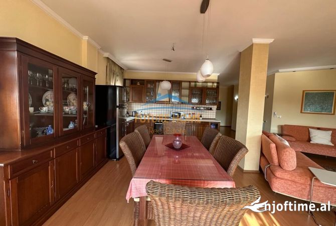 Shtepi me qera 3+1 ne Tirane - 1,300 Euro