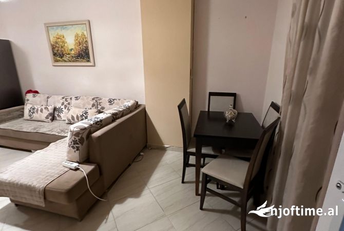 Shtepi me qera Apartament ne Tirane, 1+1, Mobilimi E mobiluar, Pagesa 520  Euro.