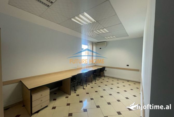 Qera, Ambient per zyre, Blloku, Tirane