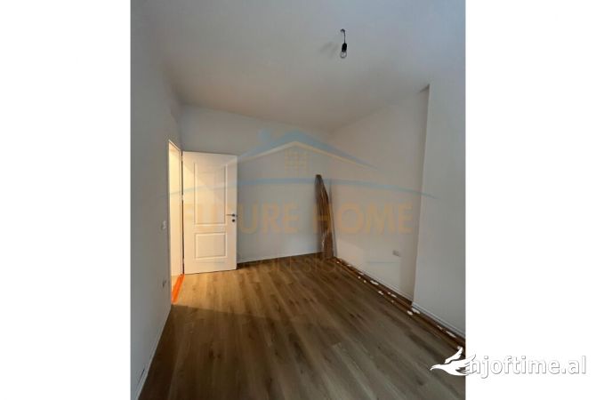 Shtepi ne shitje Apartament ne Tirane, 2+1, Mobilimi Bosh, pa mobiluar, Pagesa 175,000  Euro.