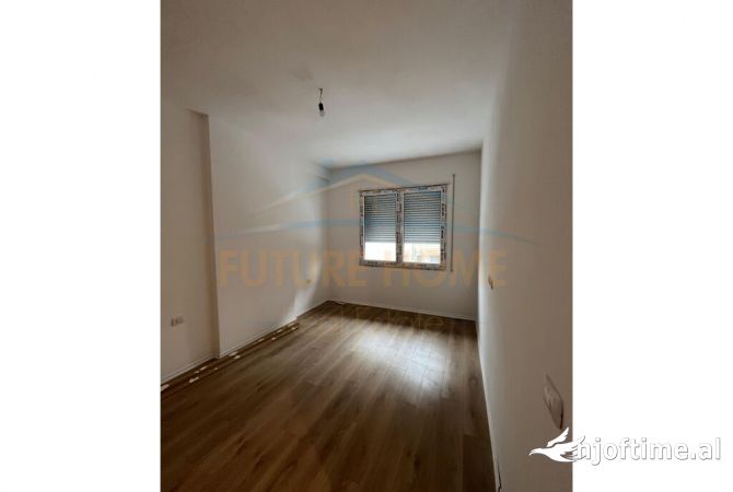 Shtepi ne shitje Apartament ne Tirane, 2+1, Mobilimi Bosh, pa mobiluar, Pagesa 175,000  Euro.
