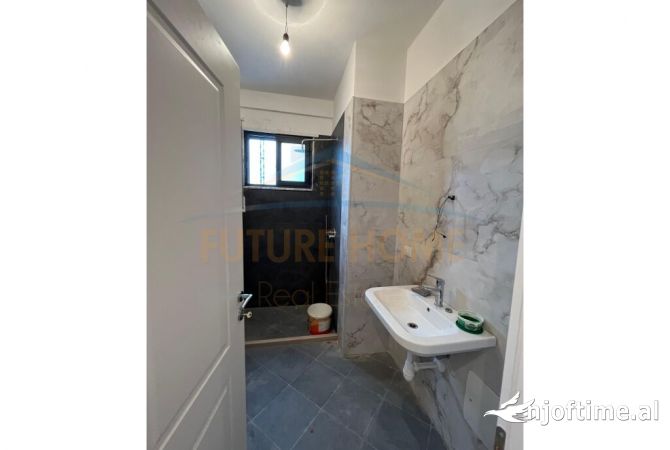 Shtepi ne shitje Apartament ne Tirane, 2+1, Mobilimi Bosh, pa mobiluar, Pagesa 175,000  Euro.