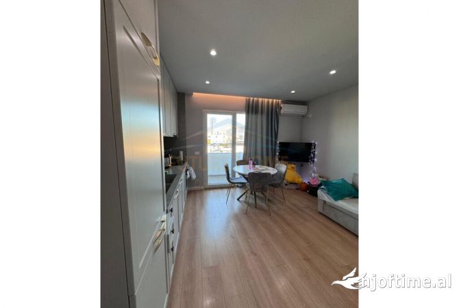 Shtepi ne shitje Apartament ne Tirane, 1+1, Mobilimi E mobiluar, Pagesa 135,000  Euro.