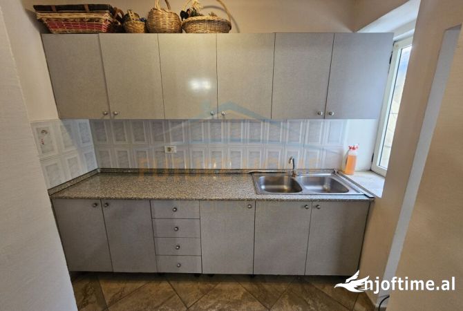 Shtepi me qera 2+1 ne Tirane - 450 Euro
