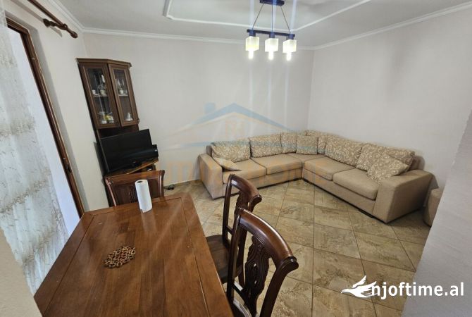 Shtepi me qera Apartament ne Tirane, 2+1, Mobilimi E mobiluar, Pagesa 450  Euro.
