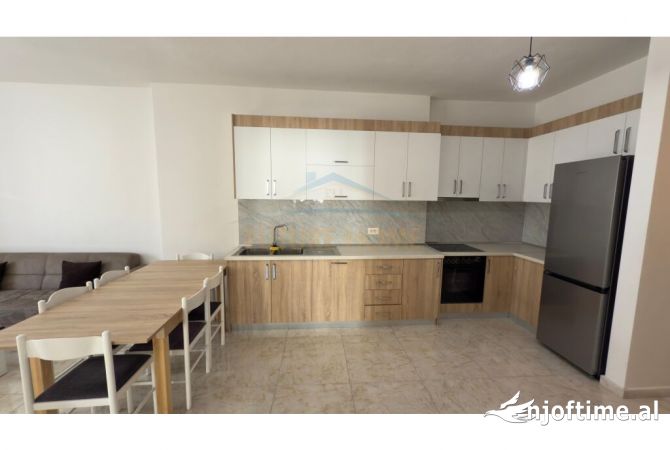 Shtepi ne shitje Apartament ne Tirane, 2+1, Mobilimi E mobiluar, Pagesa 155,000  Euro.