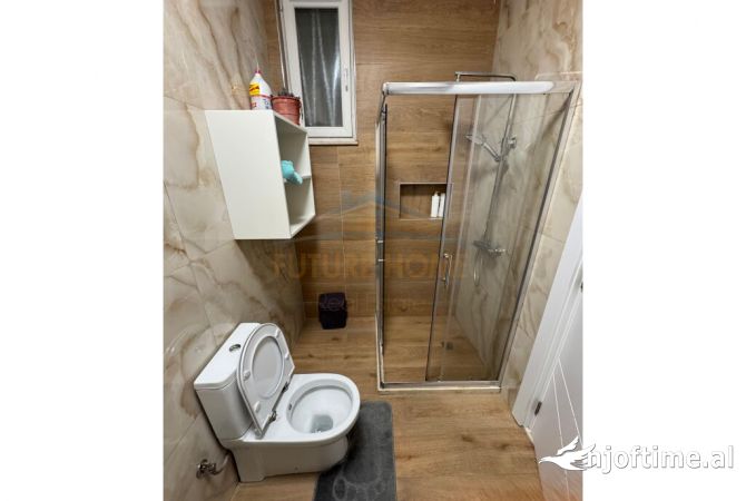 Shtepi ne shitje Apartament ne Tirane, 2+1, Mobilimi E mobiluar, Pagesa 153,000  Euro.