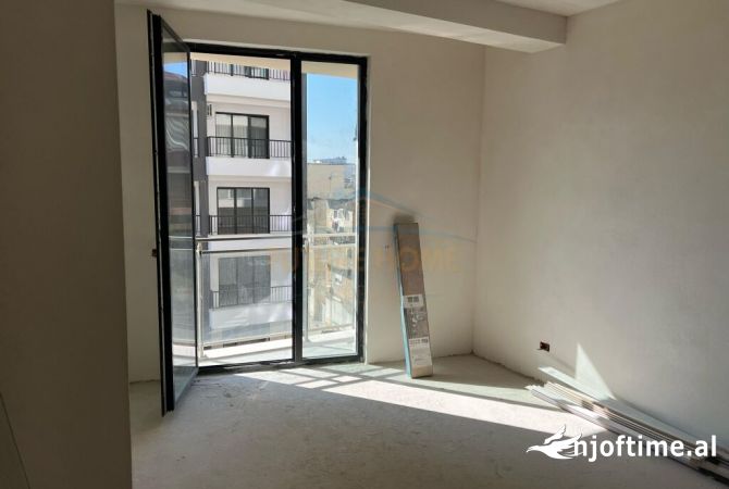 Shtepi ne shitje Apartament ne Tirane, 2+1, Mobilimi E mobiluar, Pagesa 230,000  Euro.