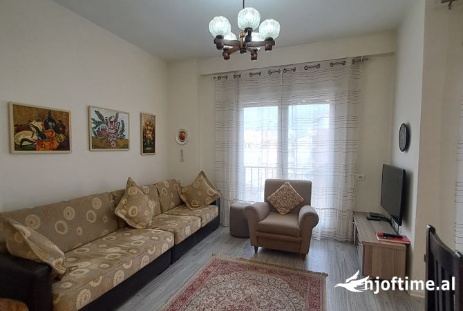 Shtepi me qera 2+1 ne Tirane - 650 Euro