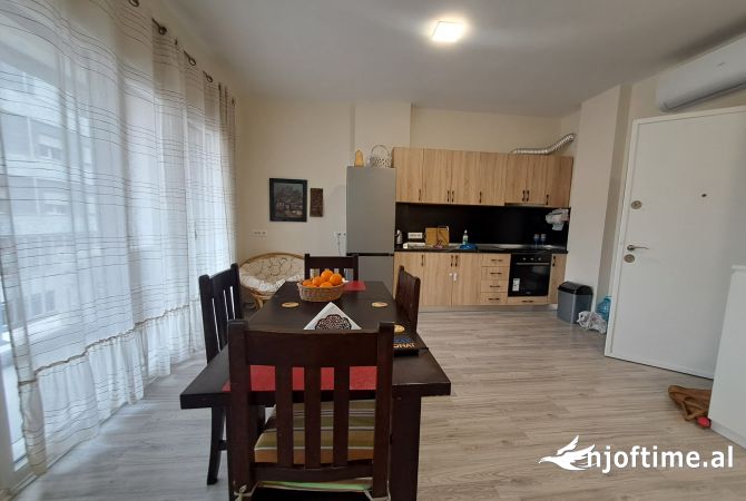 Shtepi me qera Apartament ne Tirane, 2+1, Mobilimi E mobiluar, Pagesa 650  Euro.