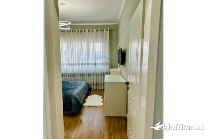 Shtepi ne shitje Apartament ne Tirane, 1+1, Mobilimi E mobiluar, Pagesa 248,000  Euro.
