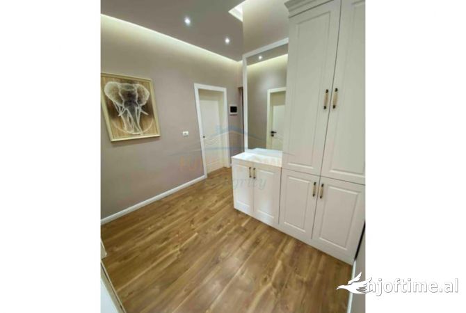 Shtepi ne shitje Apartament ne Tirane, 1+1, Mobilimi E mobiluar, Pagesa 248,000  Euro.