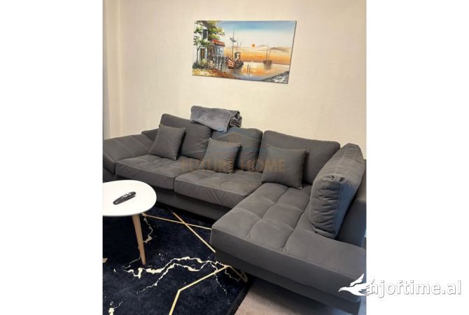 Shtepi me qera 2+1 ne Tirane - 700 Euro