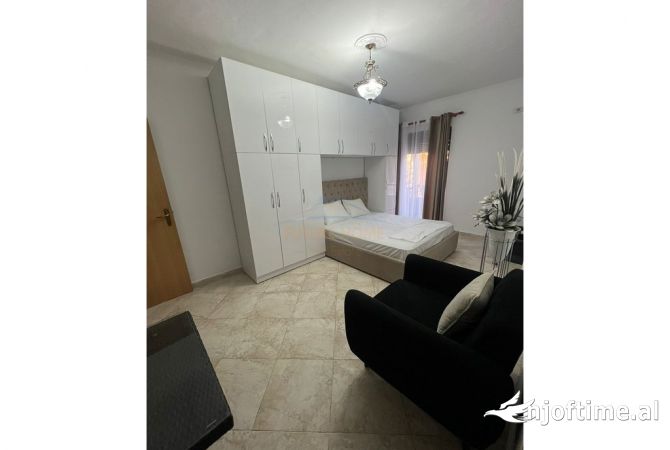 Shtepi me qera Apartament ne Tirane, Garsoniere, Mobilimi E mobiluar, Pagesa 500  Euro.