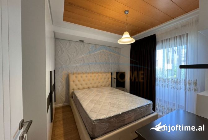Shtepi me qera 3+1 ne Tirane - 2,500 Euro