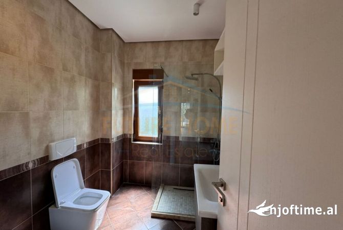 Shtepi me qera Vila Luksoze ne Tirane, 3+1, Mobilimi E mobiluar, Pagesa 2,500  Euro.