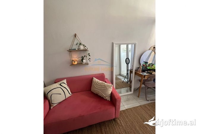 Shtepi ne shitje Duplex(shtepi me 2 kate) ne Tirane, 1+1, Mobilimi E mobiluar, Pagesa 80,000  Euro.