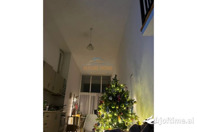 Shtepi ne shitje Duplex(shtepi me 2 kate) ne Tirane, 1+1, Mobilimi E mobiluar, Pagesa 80,000  Euro.