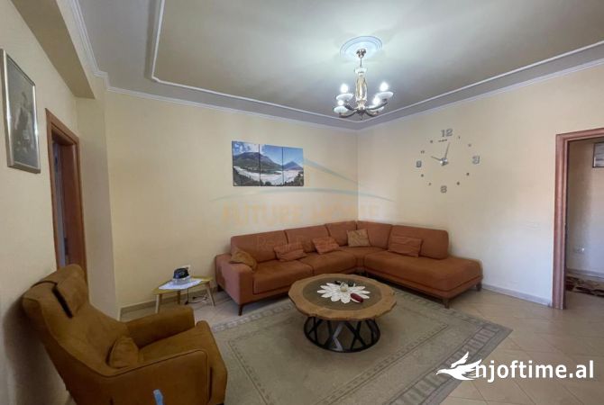 Shtepi ne shitje Apartament ne Tirane, 3+1, Mobilimi E mobiluar, Pagesa 185,000  Euro.
