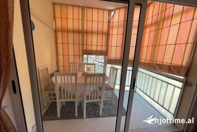 Shtepi ne shitje Apartament ne Tirane, 3+1, Mobilimi E mobiluar, Pagesa 185,000  Euro.