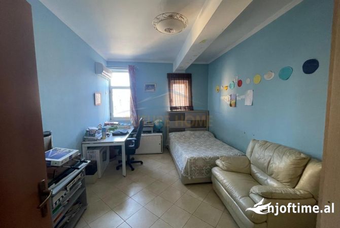 Shtepi ne shitje Apartament ne Tirane, 3+1, Mobilimi E mobiluar, Pagesa 185,000  Euro.