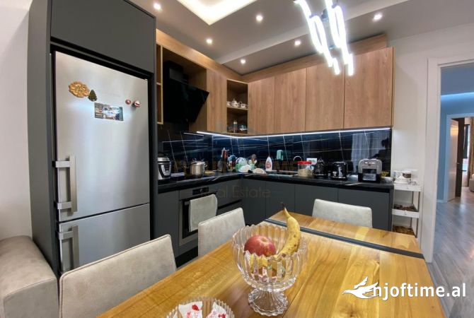 Shtepi ne shitje Apartament ne Tirane, 2+1, Mobilimi E mobiluar, Pagesa 183,000  Euro.