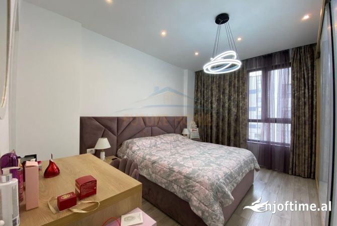 Shtepi ne shitje Apartament ne Tirane, 2+1, Mobilimi E mobiluar, Pagesa 183,000  Euro.