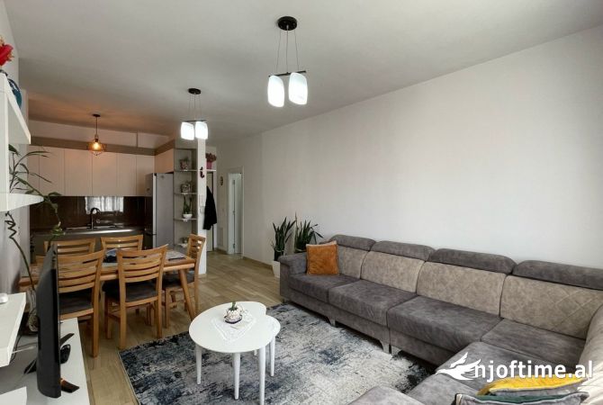 Shtepi ne shitje Apartament ne Tirane, 2+1, Mobilimi E mobiluar, Pagesa 210,000  Euro.