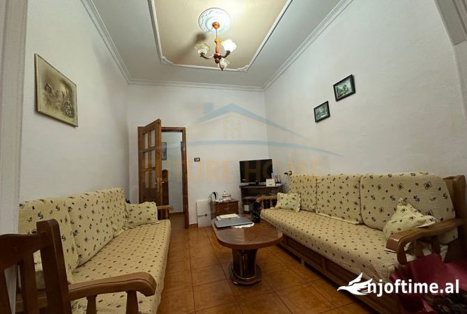 Shtepi ne shitje Apartament ne Tirane, 1+1, Mobilimi E mobiluar, Pagesa 90,000  Euro.
