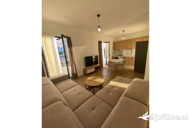 Shtepi me qera 2+1 ne Tirane - 450 Euro