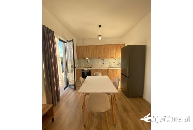 Shtepi me qera Apartament ne Tirane, 2+1, Mobilimi E mobiluar, Pagesa 450  Euro.