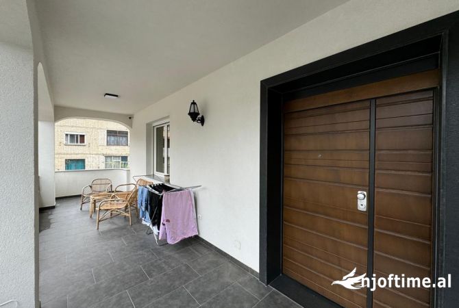 Shtepi ne shitje Vila Luksoze ne Tirane, 7+1, Mobilimi E mobiluar, Pagesa 800,000  Euro.