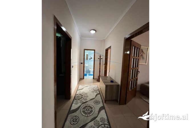 Shtepi me qera Apartament ne Tirane, 2+1, Mobilimi E mobiluar, Pagesa 650  Euro.