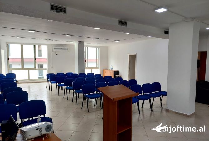Ambiente Commerciale in Vendita 1+1 a Durazzo - 1,400 Euro