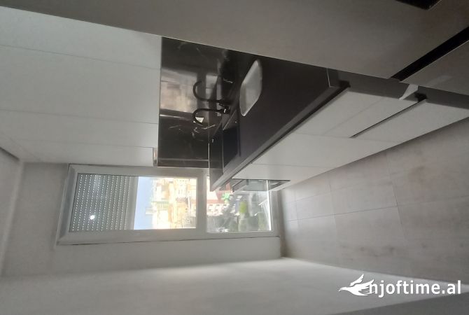 Shtepi me qera 1+1 ne Tirane - 42,000 Leke
