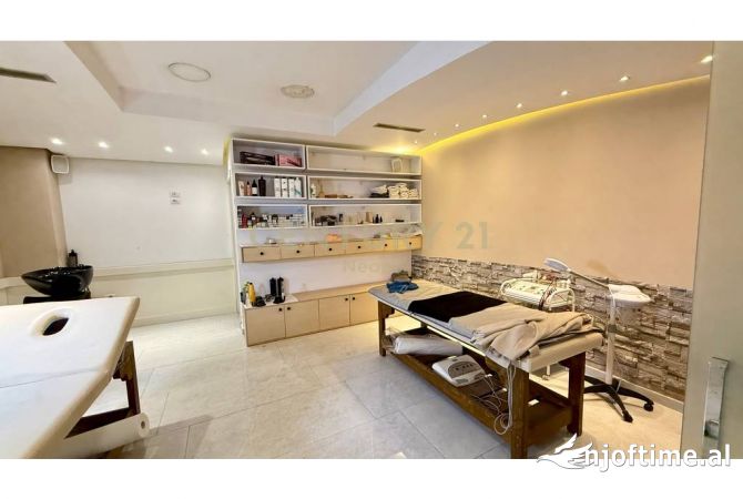 Ambiente Commerciale in Vendita 1+1 a Tirana - 85,000 Euro