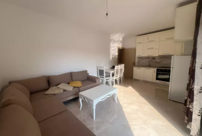Shtepi me qera 2+1 ne Tirane - 420 Euro