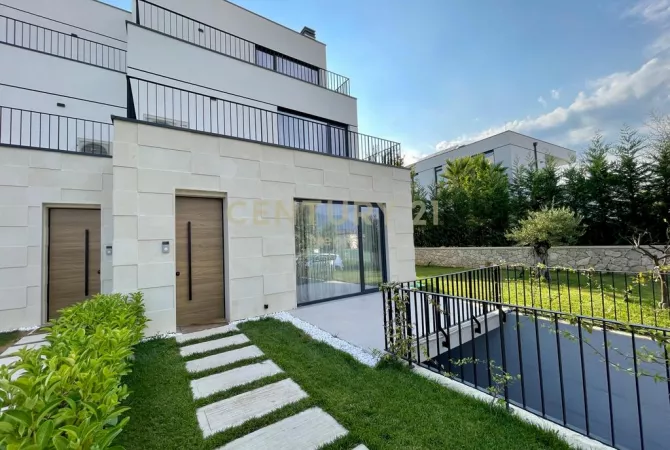 Shtepi me qera 7+1 ne Tirane - 4,000 Euro
